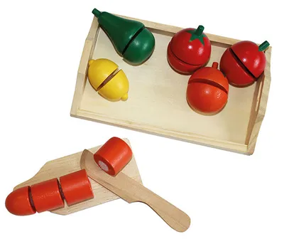 Image de Plateau en bois avec fruits et légumes en bois
