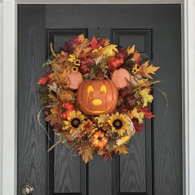 Produktbild von Handgefertigte Mickey-Mouse-Kürbiskrone für Halloween und Herbst, zum Aufhängen als Türdekoration