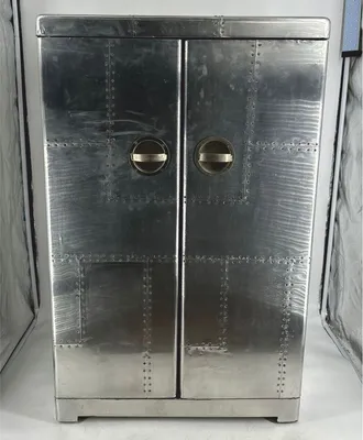 Produktbild von Casa Padrino Aluminium Flugzeug Flieger Barschrank Silber / Schwarz H. 113 cm