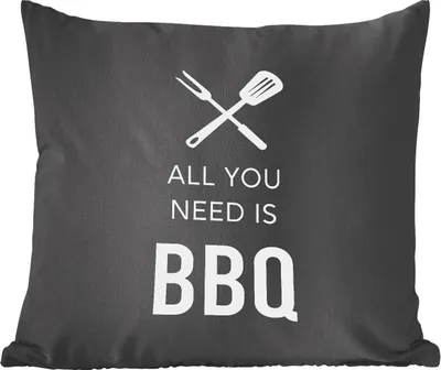 Produktbild von MuchoWow® Zierkissen Sofakissen Wohnzimmer Dekokissen 50x50 cm Alles, was du brauchst, ist BBQ' - Sprichwörter - Zitate - Komfort - Sofakissen