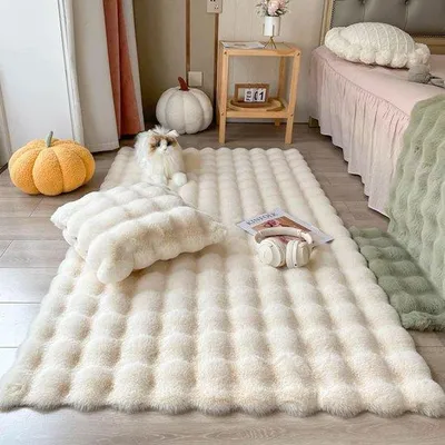Obrázok produktu pre Uniqoos® Koberec z umelého kožušku, 60 x 160 cm, biela – mäkká podložka do spálne a obývačky, s protišmykovou zamatovou spodnou stranou, vhodná do práčky