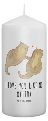 Produktbild von Mr. & Mrs. Panda Kerze Otter Hände halten 15 x 7 cm - Weiß - Geschenk, Bedruckte, Stumpenkerze, Paar, Erinnerungskerze, Liebe, Wachskerze, Seeotter, Erinnerungslicht