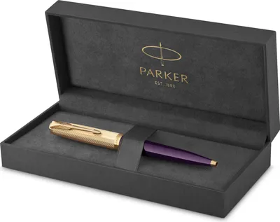 Produktbild von Parker 51 Kugelschreiber | r Pflaumenblauer Schaft mit Goldzierteilen | Mittlere Schreibspitze in 18k Gold mit Schwarzer Nachfüllmine | Geschenkbox