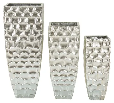 Produktbild von 3er-Set Argy-Vasen aus silberfarbenem Metall, quadratisches Design mit geprägten Verzierungen, Maße: 38 x 90 cm, 30 x 75 cm, 24 x 62 cm – Glamouröse Wohnaccessoires