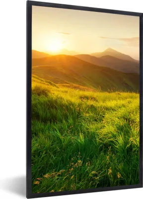 Produktbild von MuchoWow® Gerahmtes Poster Gras - Hügel - Sonne - Natur - Landschaft 60x90 cm - Poster mit Schwarzem Bilderrahmen Wandposter Rahmen Foto Bilder - Kunst