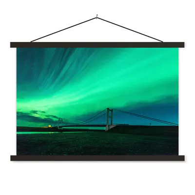 Produktbild von MuchoWow® Textilposter Nordlichter - Brücke - Island 90x60 cm mit schwarzem Rahmen - Aufhängungssatz