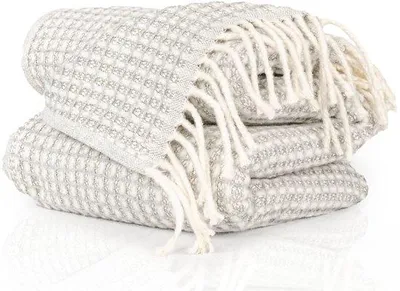 Productafbeelding van Unyqoos® ANRO plaid Beatriz – geweven woondeken, 150x200 cm, lichtgrijs, 70% katoen/30% polyester, aan beide zijden te gebruiken, met franjes, geschikt voor bank en bed