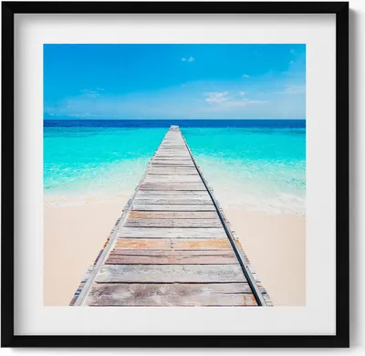 Produktbild von Landschaft mit einem Holzsteg und dem Meer– Wandbild mit Rahmen – Gerahmtes Bild  – Wanddekoration – 50x50 cm –  Schwarz Rahmen