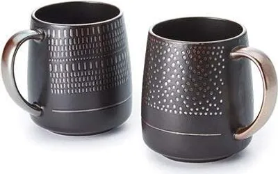Produktbild von Keramik Becher der Serie Jarl, mit Relief und einem Fassungsvermögen von 0,5 Litern