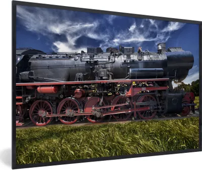Produktbild von MuchoWow® Gerahmtes Poster Dampflokomotive auf einem Feld 90x60 cm - Poster mit Schwarzem Bilderrahmen Wandposter Rahmen Foto Bilder - Fotorahmen - Foto-Plakat