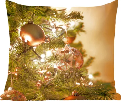 Produktbild von MuchoWow® Zierkissen Sofakissen Wohnzimmer Dekokissen 40x40 cm Ein Weihnachtsbaum mit bunten Kugeln - Foto Kissen - Schlafzimmer Dekoration