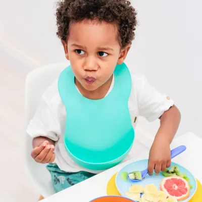 Productafbeelding van Suavinex siliconen slabber met zakje, blauw, voor kinderen vanaf 4 maanden