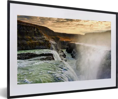 Produktbild von MuchoWow® MuchoWow® Gerahmtes Poster Sonnenuntergang am Gullfoss-Wasserfall in Island 60x40 cm - Poster mit zchwarzem Bilderrahmen - Schlafzimmer - Plakat in Rahmen - Drucken