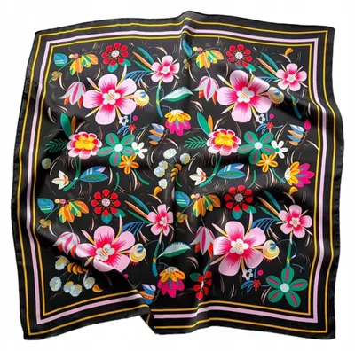 Productafbeelding van KAMEA satijnen doek, 70x70 cm, bloemenprint op zwarte achtergrond