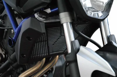 Obrázok produktu pre Čierna mriežka chladiča ISOTTA pre YAMAHA MT-07