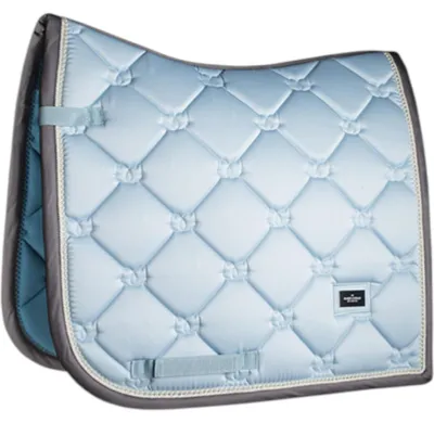 Obrázek produktu pro Jezdecká podsedlová dečka Stockholm Dressurschabracke Ice Blue Pearl Full