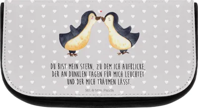Produktbild von Mr. & Mrs. Panda Beautytasche Pinguin Liebe - Grau Pastell - Geschenk, Liebespaar, Pinguinpaar, Schminktasche klein, kosmetiktäschchen, Schminktäschchen, Hochzeitstag