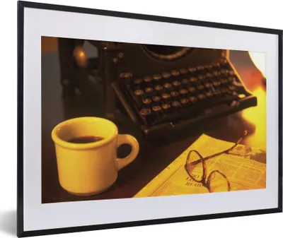 Produktbild von MuchoWow® MuchoWow® Gerahmtes Poster Schreibmaschine - Retro - Kaffee 60x40 cm - Poster mit zchwarzem Bilderrahmen - Schlafzimmer - Plakat in Rahmen - Drucken