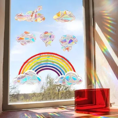Produktbild von Regenbogende Raamdecoratieset mit Prismastickers und Sichtschutzfolie für Glasplatten und Glaseingänge