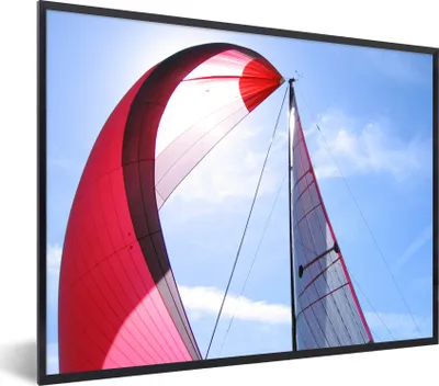 Produktbild von MuchoWow® Gerahmtes Poster Rotes Segel eines Segelbootes 40x30 cm - Poster mit Schwarzem Bilderrahmen Wandposter Rahmen Foto Bilder - Kunstposter - Wanddekorationen