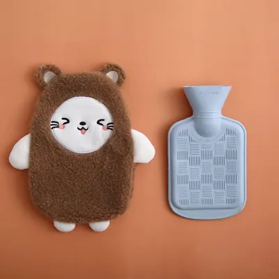 Produktbild von Premium Wärmflasche mit Weichem Bezug 0.5 Liter Kinderwärmflasche Naturkautschuk Warmwasserflasche