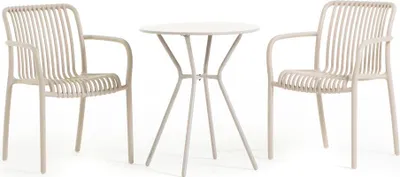 Immagine prodotto di Set da balcone con tavolo rotondo Ø 60 cm in acciaio e 2 sedie impilabili in resina con fibra di vetro – design moderno, robusto e salvaspazio per balconi, terrazze, bar e bistrot – NATHAN + SIMONA – Sabbia