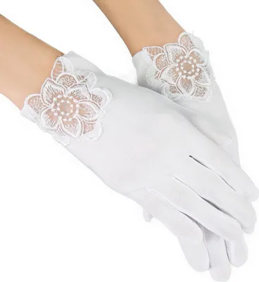 Image de Gants pour la communion d'une fille avec une fleur en dentelle