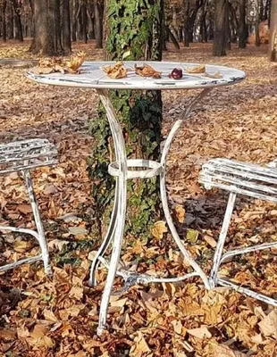 Produktbild von Casa Padrino Jugendstil Gartentisch Antik Weiß Ø 60 x H. 70 cm - Handgefertigter Schmiedeeisen Tisch - Nostalgische Schmiedeeisen Garten & Terrassen Möbel