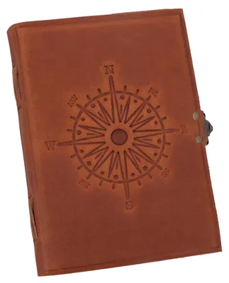 Produktbild von Gusti Leder Notizbuch Sola 15,5 x 21,5 cm Braun mit Kompassprägung Lederumschlag mit Hakenverschluss