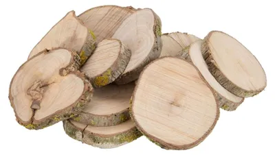 Beutel mit 400 g hellen Holunder Astscheiben auf einem Holztisch