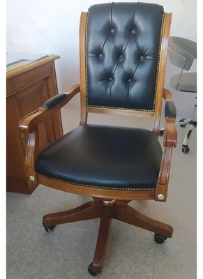 Produktbild von Casa Padrino Luxus Barock Chesterfield Leder Schreibtischstuhl Schwarz / Braun - Höhenverstellbarer Barock Bürostuhl mit hochwertigem Echtleder - Barock Büro Möbel - Luxus Qualität - Italy
