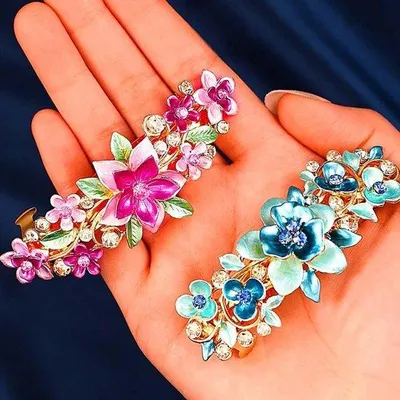 Image de Ensemble de barrettes pour femmes avec fleurs et cristaux - 2 pièces (rose et bleu)