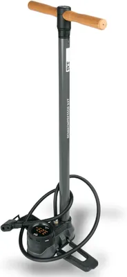 Productafbeelding van Staande fietspomp - Precisiemanometer - Metalen buis en voet - Houten handvat