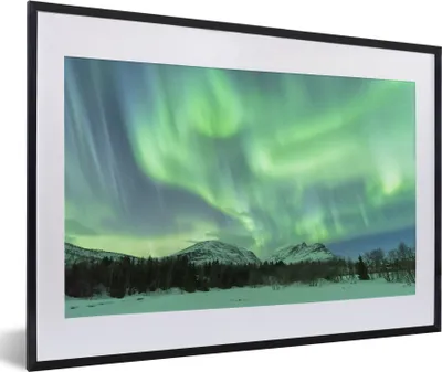Produktbild von MuchoWow® MuchoWow® Gerahmtes Poster Nordlichter - Schnee - Berg - Norwegen 60x40 cm - Poster mit zchwarzem Bilderrahmen - Schlafzimmer - Plakat in Rahmen - Drucken