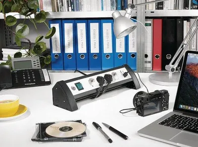 Zdjęcie produktu dla 4-gniazdowa listwa zasilająca z wyłącznikiem na biurko, czarna