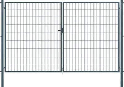 A double gate made of metal mesh.