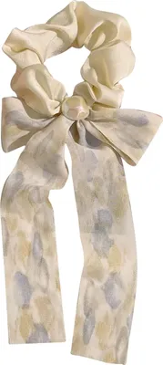 Produktbild von Langes satinierter Schal-Scrunchie mit dezentem Knotenprint Beige