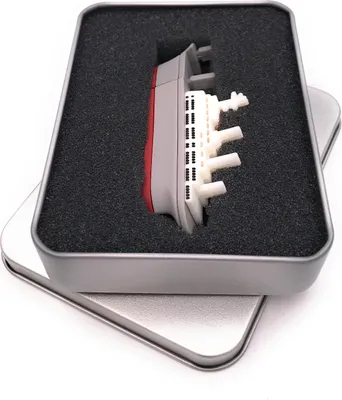 Produktbild von Onwomania Boot Schiff Frachter Dampfer grau USB Stick in Alu Geschenkbox 16 GB USB 2.0