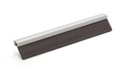 Obrázek produktu pro Rujzdesign nábytková úchytka 591.15 - povrch: kůže hnědá + nerez, rozteč: 160 mm