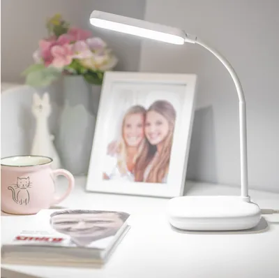 Immagine prodotto di EMOS LED lampada da tavolo MOLLY 12W, luminosità 650lm, dimmerabile, colore nast. colore chiaro, braccio flessibile, cavo da 1,5 m + adattatore, bianco, Z7638W
