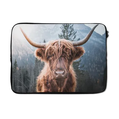 Produktbild von MuchoWow® Laptop Hülle 13 Zoll Schottischer Hochländer - Kuh - Tiere - Berg - Natur Laptoptasche - Laptophülle - Sleeve - Rundumschutz