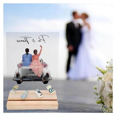 Produktbild von Hochzeitsgeschenk Geld für Brautpaar personalisiertes Acrylglas mit Hochzeitsauto Geldgeschenk Verpackung zur Hochzeit inkl. Holzfuß 20x30 cm