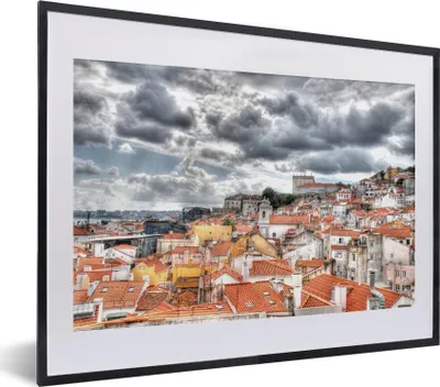 Produktbild von MuchoWow® MuchoWow® Gerahmtes Poster Wolken über der Alfama in Europa 40x30 cm - Poster mit zchwarzem Bilderrahmen - Bilderrahmen - Poster im Rahmen
