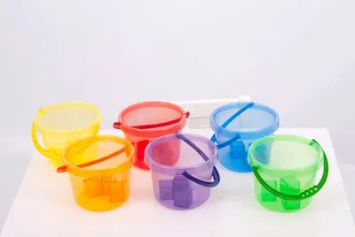 Image de Set de 6 seaux colorés et translucides pour les activités sensorielles