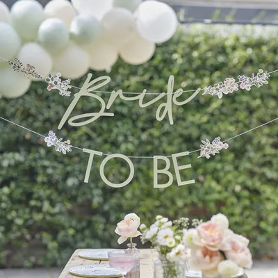 Braut-Banner 'Bride to Be' Blumengirlande, 1,5 m
