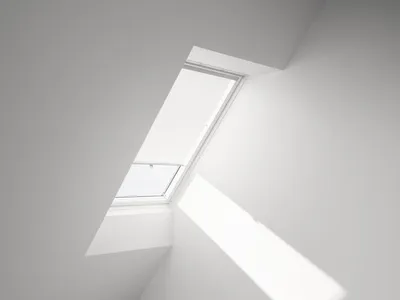 Produktbild von VELUX Sichtschutzrollo weiß mit Haltekrallen RHL UK00 1028