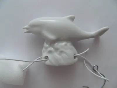 Produktbild von Porzellan Tropfenfänger Delfin, weiß, für Kaffee- oder Teekannen, Tier Delfine Fisch