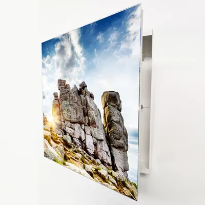 Produktbild von Schlüsselkasten Weiß Metall, Gebirge Felsen Motiv hinter Glas, Moderne Schlüsselbox linksöffnend, 32x28x6,5 cm, 20 Haken für Ordnung im Flur.