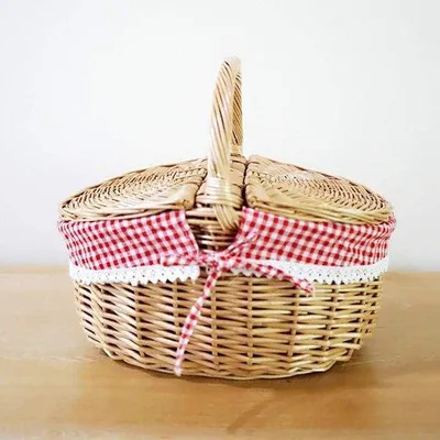 Produktbild von Picknickkorb oval gewoben mit Deckel und Griff