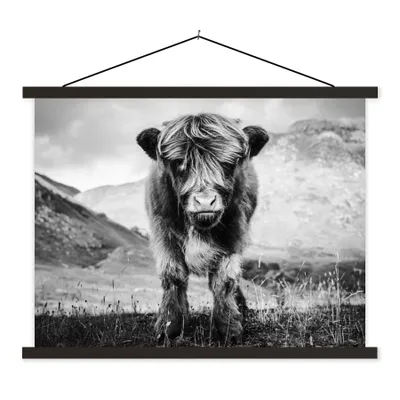 Produktbild von MuchoWow® Textilposter Schottischer Highlander - Berg - Schwarz - Weiß 60x45 cm mit schwarzem Rahmen - Poster Schlafzimmer
